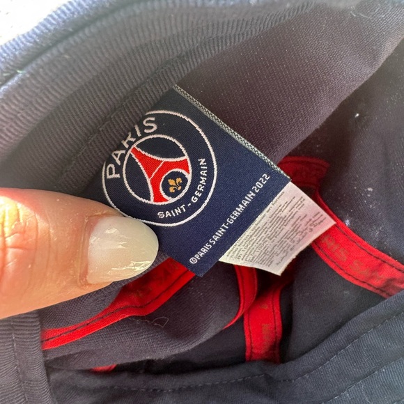 PARIS St Germain navy blue hat - Picture 5 of 8